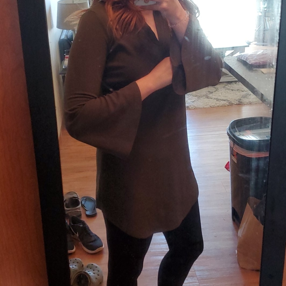 Bell sleeved, beautifully fitting tunic.